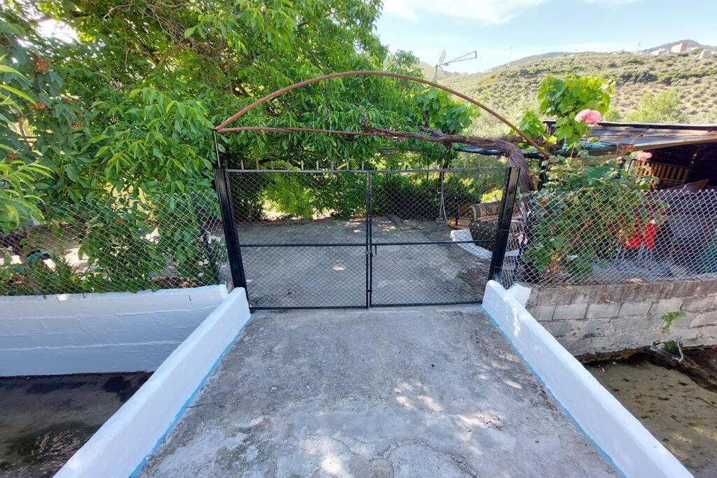 La Huerta Del Castillo Con Su Caz De Agua - Enjoy Life & Relax Castillo de Locubin Exterior photo