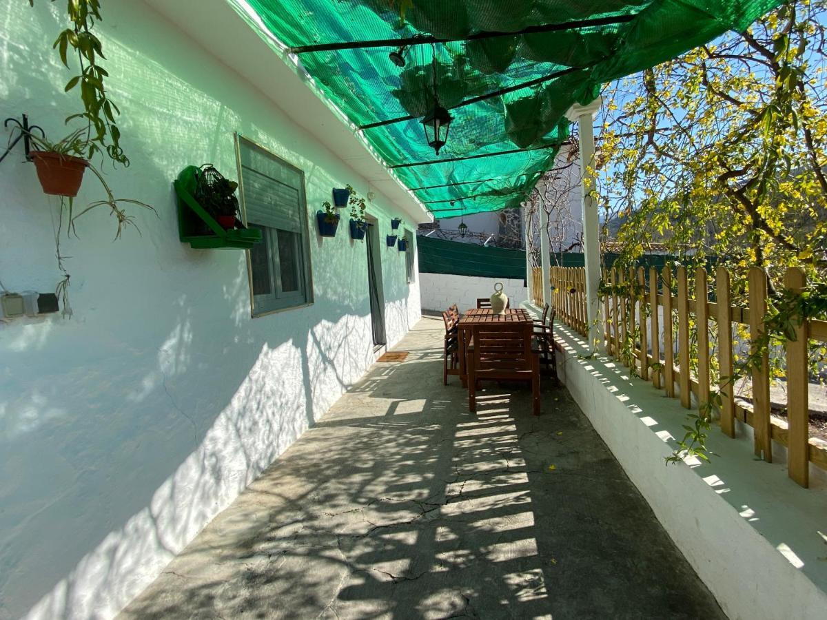 La Huerta Del Castillo Con Su Caz De Agua - Enjoy Life & Relax Castillo de Locubin Exterior photo