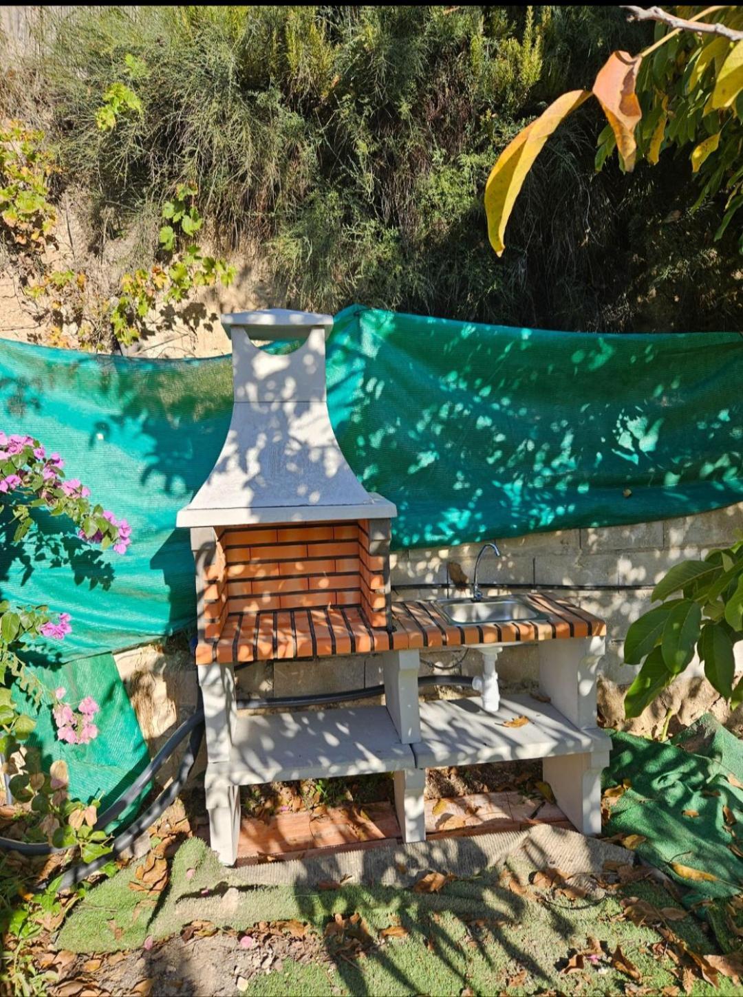 La Huerta Del Castillo Con Su Caz De Agua - Enjoy Life & Relax Castillo de Locubin Exterior photo